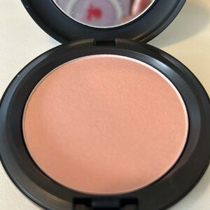 New MAC Beauty Powder in Play it Proper.